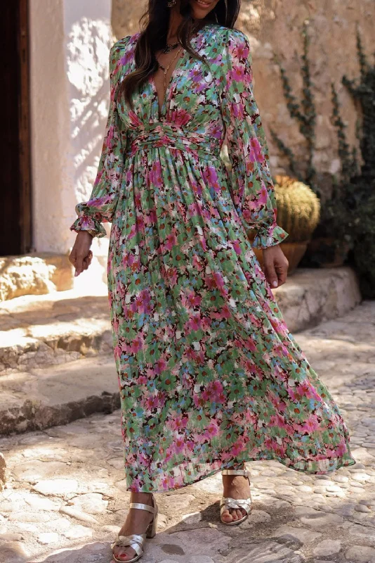 Midi dresses with pleated bodices for a classic and tailored look Floral Ruched Waist Maxi Dress Midi dresses with pleated bodices for a classic and tailored look Floral Ruched Waist Maxi Dress