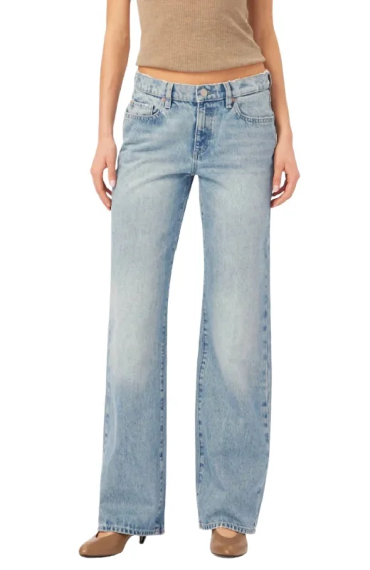 Skinny women jeans with a form - fitting designDrue Straight Vintage Jeans In Daydream Skinny women jeans with a form - fitting designDrue Straight Vintage Jeans In Daydream