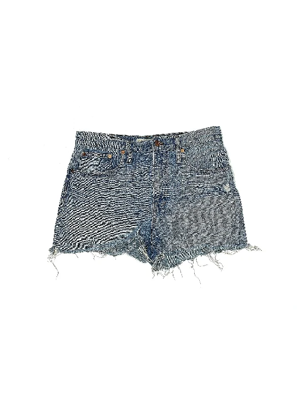 Plus Size Women's Denim Cut - off Shorts with Frayed Edges for a Casual and Laid - Back VibeHigh-Rise Denim Shorts in Light Wash Plus Size Women's Denim Cut - off Shorts with Frayed Edges for a Casual and Laid - Back VibeHigh-Rise Denim Shorts in Light Wash