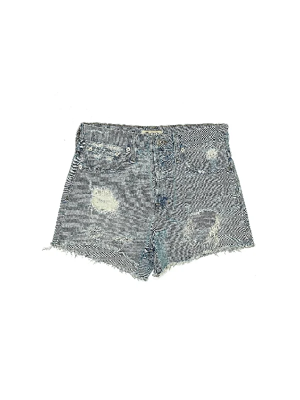 High - Waisted Plus Size Women's Denim Shorts with Distressed Details for a Trendy LookHigh-Rise Denim Shorts in Light Wash High - Waisted Plus Size Women's Denim Shorts with Distressed Details for a Trendy LookHigh-Rise Denim Shorts in Light Wash