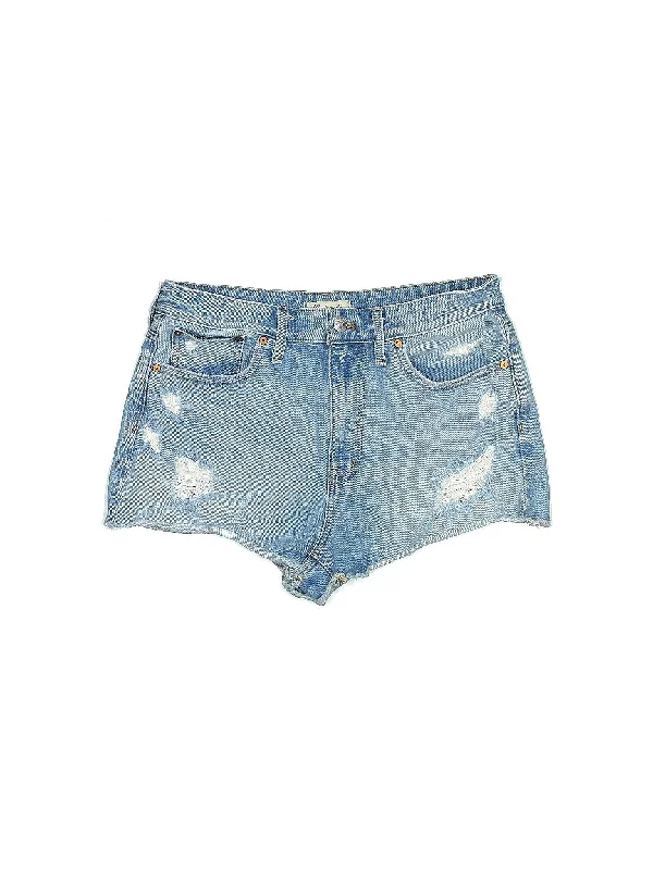 Women's Ruffled Hem Denim Shorts in Light Wash for a Feminine and Fashionable StyleHigh-Rise Denim Shorts in Light Wash Women's Ruffled Hem Denim Shorts in Light Wash for a Feminine and Fashionable StyleHigh-Rise Denim Shorts in Light Wash