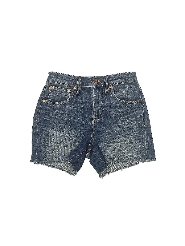 Women's Printed Floral Linen Shorts in Pastel Colors for a Summer Beach OutfitHigh-Rise Denim Shorts in Light Wash Women's Printed Floral Linen Shorts in Pastel Colors for a Summer Beach OutfitHigh-Rise Denim Shorts in Light Wash
