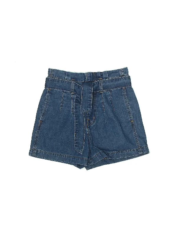 Plus Size Women's Elastic Waistband Linen Shorts in Navy Blue for a Comfortable Everyday OptionHigh-Rise Denim Shorts in Light Wash Plus Size Women's Elastic Waistband Linen Shorts in Navy Blue for a Comfortable Everyday OptionHigh-Rise Denim Shorts in Light Wash