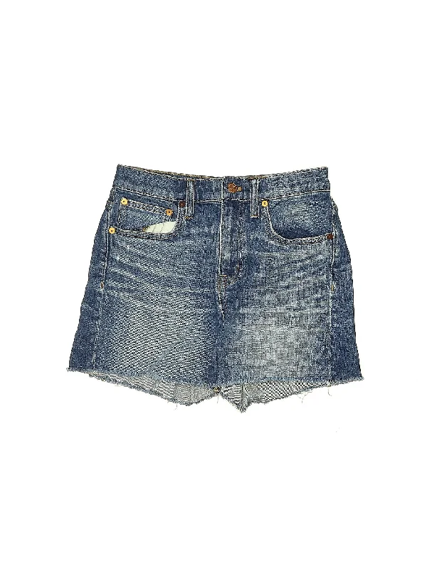 High - Waisted Plus Size Women's Denim Shorts with Distressed Details for a Trendy LookHigh-Rise Denim Shorts in Light Wash High - Waisted Plus Size Women's Denim Shorts with Distressed Details for a Trendy LookHigh-Rise Denim Shorts in Light Wash