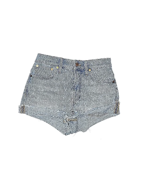 Plus Size Women's Denim Shorts with Embroidered Flowers in Light Blue for a Feminine TouchLow-Rise Denim Shorts in Light Wash Plus Size Women's Denim Shorts with Embroidered Flowers in Light Blue for a Feminine TouchLow-Rise Denim Shorts in Light Wash