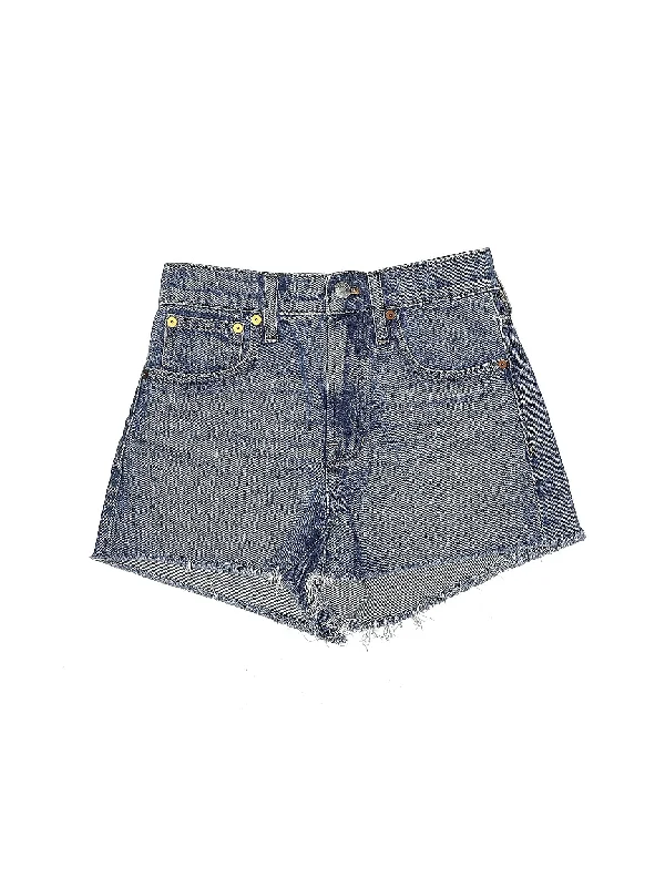 Plus Size Women's Denim Shorts with Embroidered Flowers in Light Blue for a Feminine TouchLow-Rise Denim Shorts in Light Wash Plus Size Women's Denim Shorts with Embroidered Flowers in Light Blue for a Feminine TouchLow-Rise Denim Shorts in Light Wash