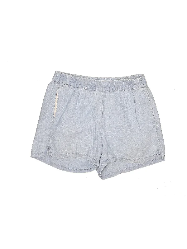 Plus Size Women's Denim Bermuda Shorts in Dark Wash for a Classic and Sophisticated StyleMid-Rise Denim Shorts in Light Wash Plus Size Women's Denim Bermuda Shorts in Dark Wash for a Classic and Sophisticated StyleMid-Rise Denim Shorts in Light Wash