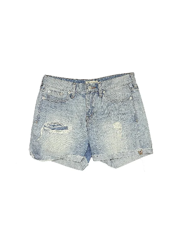 Plus Size Women's Denim Cut - off Shorts with Frayed Edges for a Casual and Laid - Back VibeMid-Rise Denim Shorts in Light Wash Plus Size Women's Denim Cut - off Shorts with Frayed Edges for a Casual and Laid - Back VibeMid-Rise Denim Shorts in Light Wash