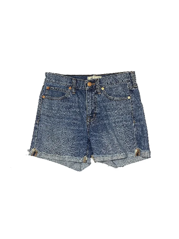 Plus Size Women's Denim Bermuda Shorts in Dark Wash for a Classic and Sophisticated StyleMid-Rise Denim Shorts in Light Wash Plus Size Women's Denim Bermuda Shorts in Dark Wash for a Classic and Sophisticated StyleMid-Rise Denim Shorts in Light Wash