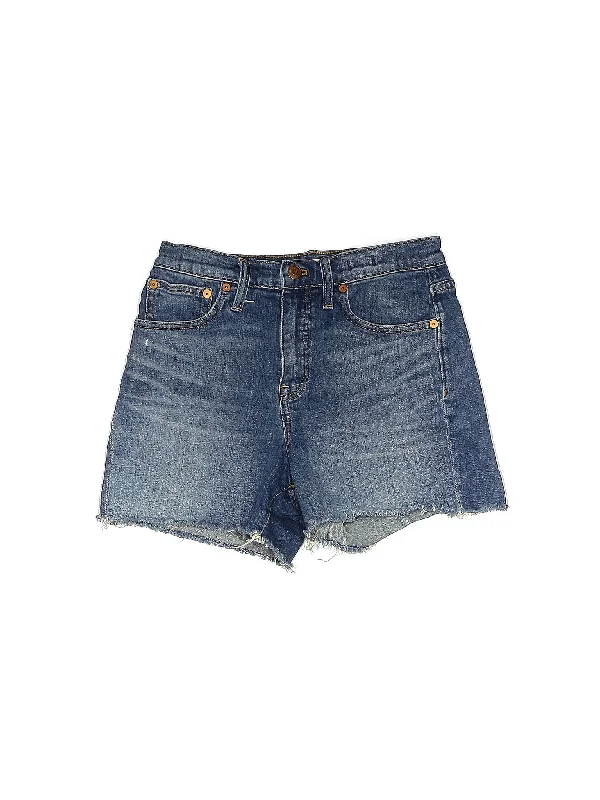 Women's Ruffled Hem Denim Shorts in Light Wash for a Feminine and Fashionable StyleMid-Rise Denim Shorts in Light Wash Women's Ruffled Hem Denim Shorts in Light Wash for a Feminine and Fashionable StyleMid-Rise Denim Shorts in Light Wash