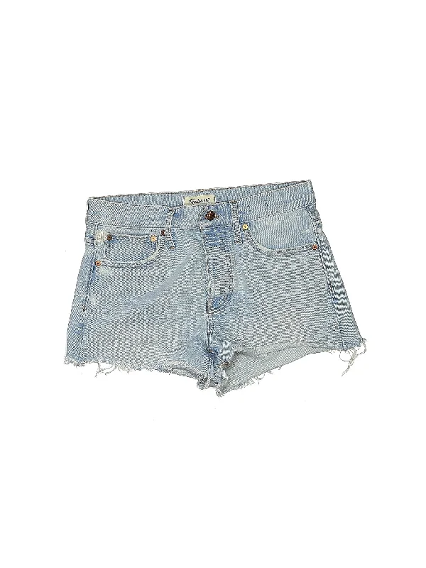 Plus Size Women's Elastic Waistband Linen Shorts in Navy Blue for a Comfortable Everyday OptionMid-Rise Denim Shorts in Light Wash Plus Size Women's Elastic Waistband Linen Shorts in Navy Blue for a Comfortable Everyday OptionMid-Rise Denim Shorts in Light Wash
