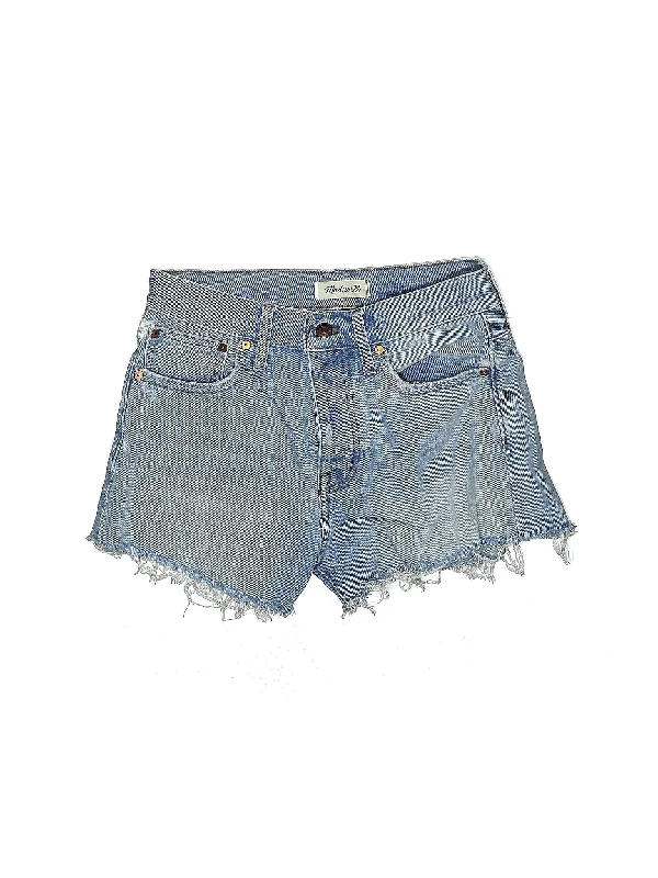 High - Waisted Plus Size Women's Denim Shorts with Distressed Details for a Trendy LookMid-Rise Denim Shorts in Light Wash High - Waisted Plus Size Women's Denim Shorts with Distressed Details for a Trendy LookMid-Rise Denim Shorts in Light Wash