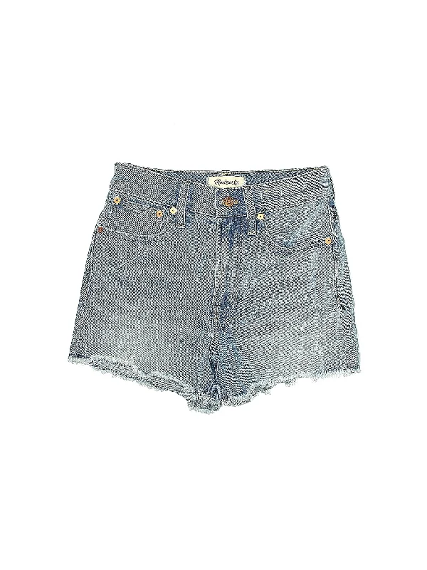 Plus Size Women's Drawstring Linen - Blend Shorts in Beige for a Relaxing VacationMid-Rise Denim Shorts in Light Wash Plus Size Women's Drawstring Linen - Blend Shorts in Beige for a Relaxing VacationMid-Rise Denim Shorts in Light Wash