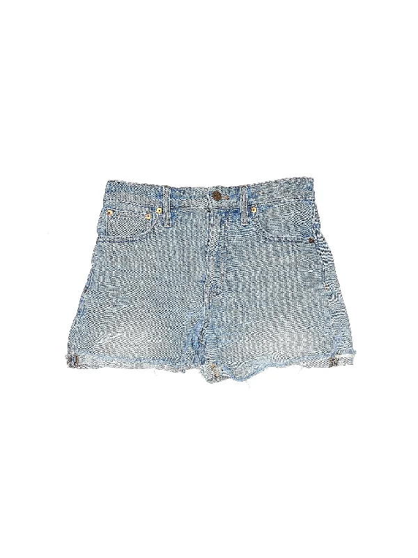 Women's Ruffled Hem Denim Shorts in Light Wash for a Feminine and Fashionable StyleMid-Rise Denim Shorts in Light Wash Women's Ruffled Hem Denim Shorts in Light Wash for a Feminine and Fashionable StyleMid-Rise Denim Shorts in Light Wash