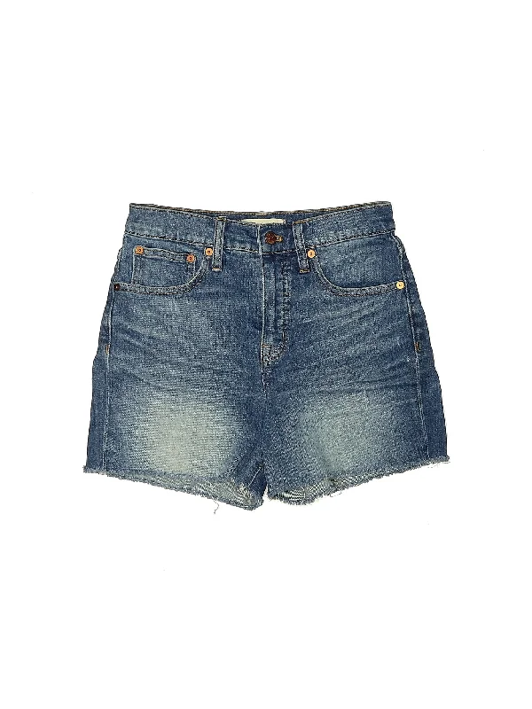 Women's Ruffled Hem Denim Shorts in Light Wash for a Feminine and Fashionable StyleMid-Rise Denim Shorts in Light Wash Women's Ruffled Hem Denim Shorts in Light Wash for a Feminine and Fashionable StyleMid-Rise Denim Shorts in Light Wash