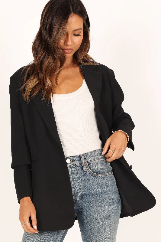 Oversized Women's Printed Blazers in Animal Patterns for a Statement PieceValentina Blazer - Black Oversized Women's Printed Blazers in Animal Patterns for a Statement PieceValentina Blazer - Black