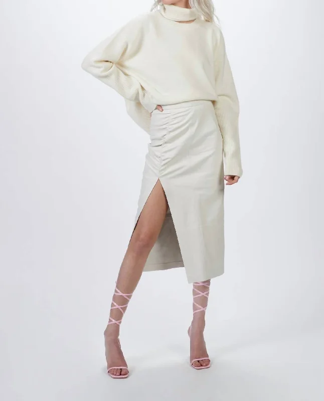 Sleeveless Women's Silk Blend Sweater Dresses for a Sophisticated LookCashmere Turtleneck Jumper In Off White Sleeveless Women's Silk Blend Sweater Dresses for a Sophisticated LookCashmere Turtleneck Jumper In Off White