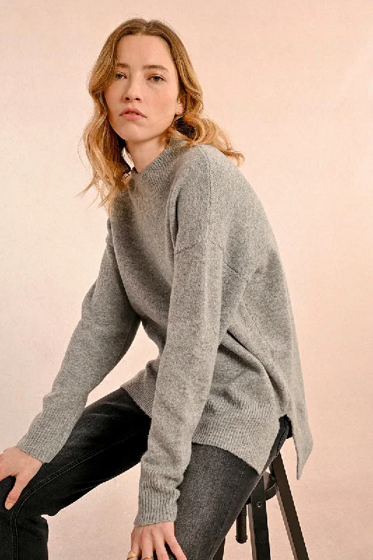 Women's Cropped Cable - Knit Merino Wool Sweater in Beige for a Trendy Fall OutfitMolly Bracken Grey Oversized & Asymmetrical Jumper Women's Cropped Cable - Knit Merino Wool Sweater in Beige for a Trendy Fall OutfitMolly Bracken Grey Oversized & Asymmetrical Jumper