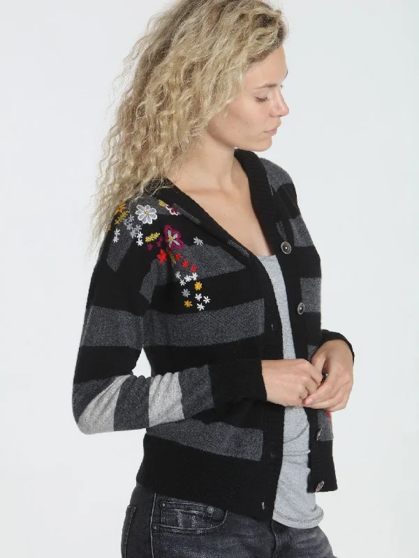 Plus Size Women's Fringe - Trimmed Sweater in Beige for a Boho - Inspired StyleRugby Flower Hoodie - Black Plus Size Women's Fringe - Trimmed Sweater in Beige for a Boho - Inspired StyleRugby Flower Hoodie - Black
