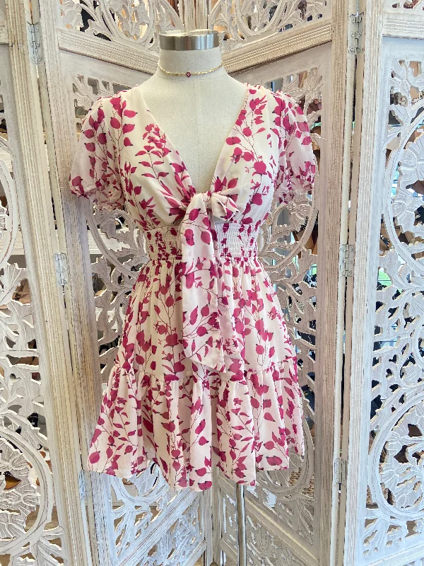 Halter Neck Women Dress to Show Off the Shoulders and NecklineTie Front Petal Print Dress Halter Neck Women Dress to Show Off the Shoulders and NecklineTie Front Petal Print Dress