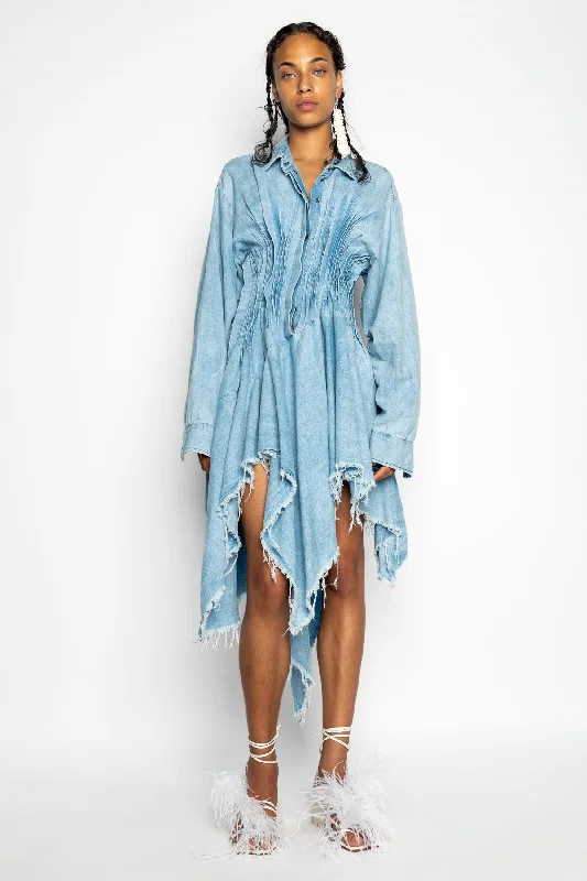 Empire Waist Women Dress to Accentuate the Bust and Conceal the Waist Empire Waist Women Dress to Accentuate the Bust and Conceal the Waist CHAMBRAY PLEATED SHIRT DRESS