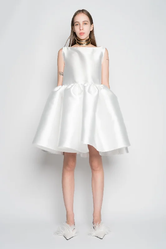Halter Neck Women Dress to Show Off the Shoulders and Neckline Halter Neck Women Dress to Show Off the Shoulders and Neckline WHITE SHORT SLEEVELESS PUFF DRESS Halter Neck Women Dress to Show Off the Shoulders and Neckline Halter Neck Women Dress to Show Off the Shoulders and Neckline WHITE SHORT SLEEVELESS PUFF DRESS