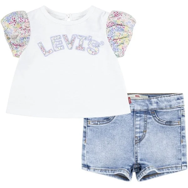 Cargo Women Shorts with Multiple Pockets for FunctionalityLevi's Floral Slv T-Shirt And Shorts Sugar Swizzle Cargo Women Shorts with Multiple Pockets for FunctionalityLevi's Floral Slv T-Shirt And Shorts Sugar Swizzle