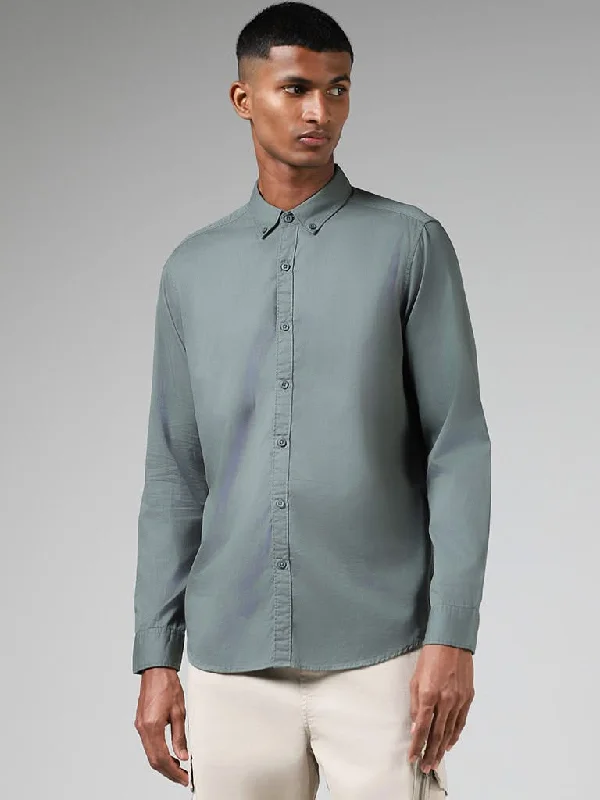 Cuffed Women Shorts for a Laid - Back and Trendy LookNuon Solid Light Emerald Cotton Slim-Fit Shirt Cuffed Women Shorts for a Laid - Back and Trendy LookNuon Solid Light Emerald Cotton Slim-Fit Shirt