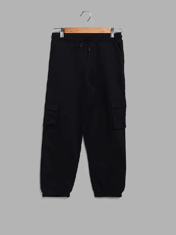Embroidered Women Shorts with Intricate DesignsY&F Kids Black Solid Cargo Joggers